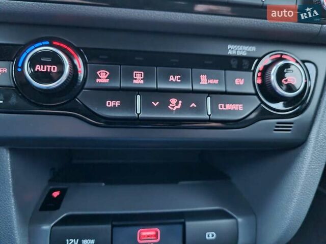 Серый Киа Niro, объемом двигателя 0 л и пробегом 42 тыс. км за 22850 $, фото 54 на Automoto.ua