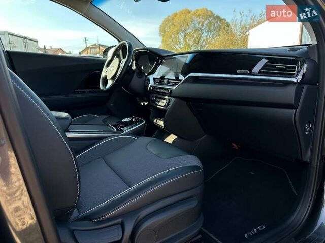 Сірий Кіа Niro, об'ємом двигуна 0 л та пробігом 37 тис. км за 23600 $, фото 91 на Automoto.ua