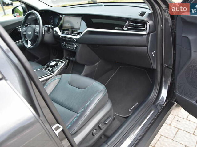 Серый Киа Niro, объемом двигателя 0 л и пробегом 34 тыс. км за 23999 $, фото 16 на Automoto.ua