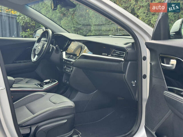 Сірий Кіа Niro, об'ємом двигуна 0 л та пробігом 141 тис. км за 17799 $, фото 37 на Automoto.ua