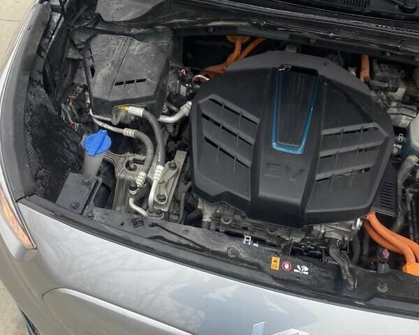 Серый Киа Niro, объемом двигателя 0 л и пробегом 54 тыс. км за 19999 $, фото 14 на Automoto.ua