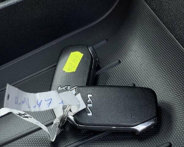 Серый Киа Niro, объемом двигателя 0 л и пробегом 88 тыс. км за 22250 $, фото 10 на Automoto.ua