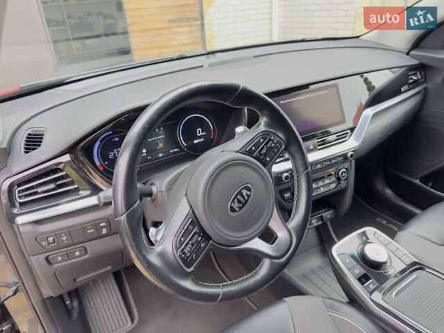 Серый Киа Niro, объемом двигателя 0 л и пробегом 137 тыс. км за 18350 $, фото 28 на Automoto.ua