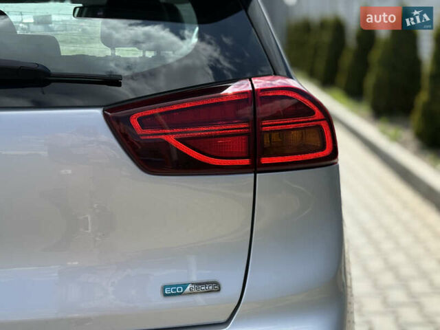 Серый Киа Niro, объемом двигателя 0 л и пробегом 131 тыс. км за 17599 $, фото 4 на Automoto.ua