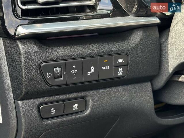 Серый Киа Niro, объемом двигателя 0 л и пробегом 67 тыс. км за 22400 $, фото 18 на Automoto.ua