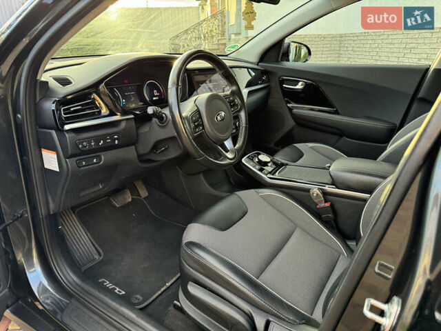 Серый Киа Niro, объемом двигателя 0 л и пробегом 117 тыс. км за 19300 $, фото 17 на Automoto.ua
