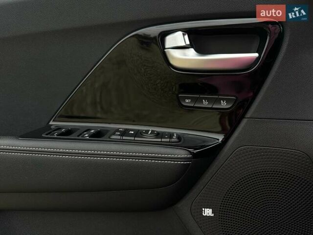 Серый Киа Niro, объемом двигателя 0 л и пробегом 62 тыс. км за 24600 $, фото 4 на Automoto.ua