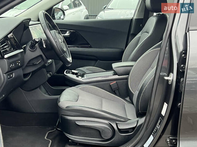 Серый Киа Niro, объемом двигателя 0 л и пробегом 107 тыс. км за 20903 $, фото 22 на Automoto.ua
