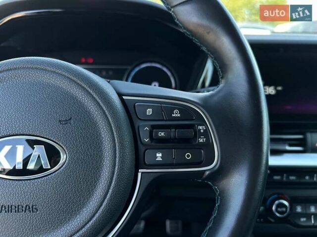 Серый Киа Niro, объемом двигателя 0 л и пробегом 97 тыс. км за 22200 $, фото 40 на Automoto.ua