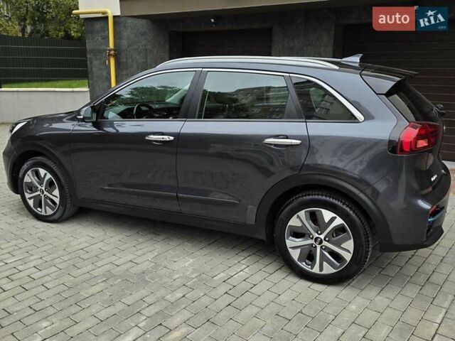 Серый Киа Niro, объемом двигателя 0 л и пробегом 142 тыс. км за 17999 $, фото 5 на Automoto.ua