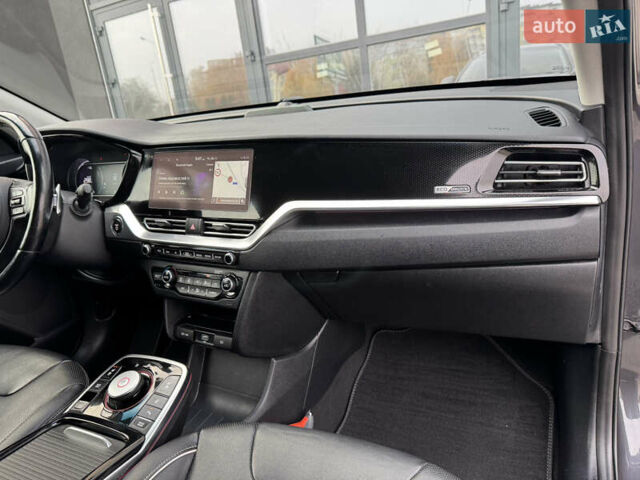 Серый Киа Niro, объемом двигателя 0 л и пробегом 147 тыс. км за 18450 $, фото 57 на Automoto.ua