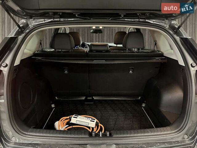 Серый Киа Niro, объемом двигателя 0 л и пробегом 98 тыс. км за 16400 $, фото 10 на Automoto.ua
