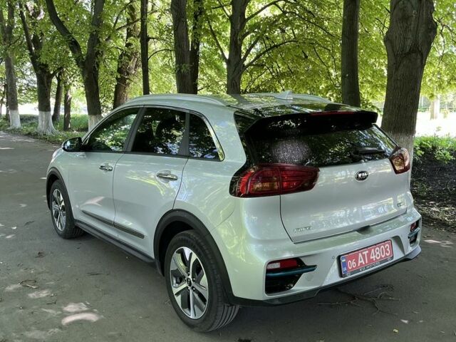 Серый Киа Niro, объемом двигателя 0 л и пробегом 112 тыс. км за 19000 $, фото 2 на Automoto.ua