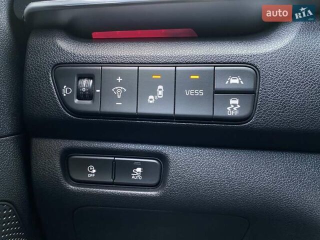 Серый Киа Niro, объемом двигателя 0 л и пробегом 66 тыс. км за 24200 $, фото 4 на Automoto.ua