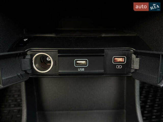 Серый Киа Niro, объемом двигателя 0 л и пробегом 82 тыс. км за 22900 $, фото 62 на Automoto.ua