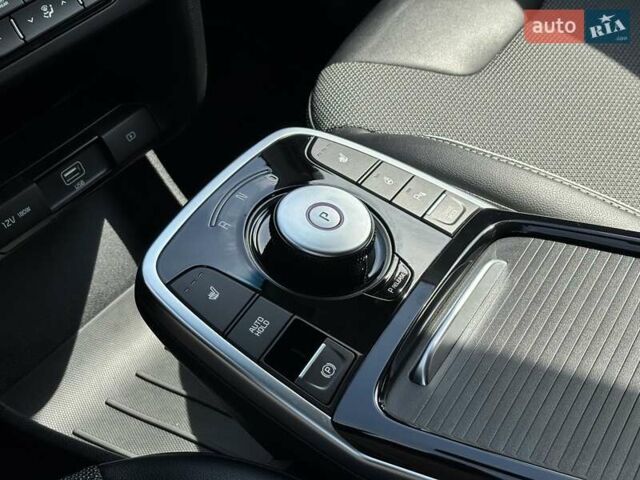 Серый Киа Niro, объемом двигателя 0 л и пробегом 62 тыс. км за 22450 $, фото 30 на Automoto.ua