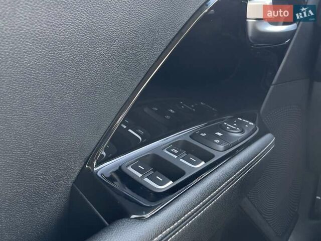 Серый Киа Niro, объемом двигателя 0 л и пробегом 88 тыс. км за 22250 $, фото 5 на Automoto.ua