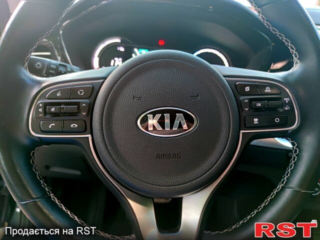 Серый Киа Niro, объемом двигателя 0 л и пробегом 72 тыс. км за 22000 $, фото 5 на Automoto.ua