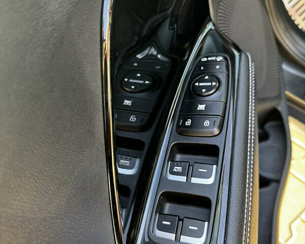 Серый Киа Niro, объемом двигателя 0 л и пробегом 86 тыс. км за 23400 $, фото 41 на Automoto.ua