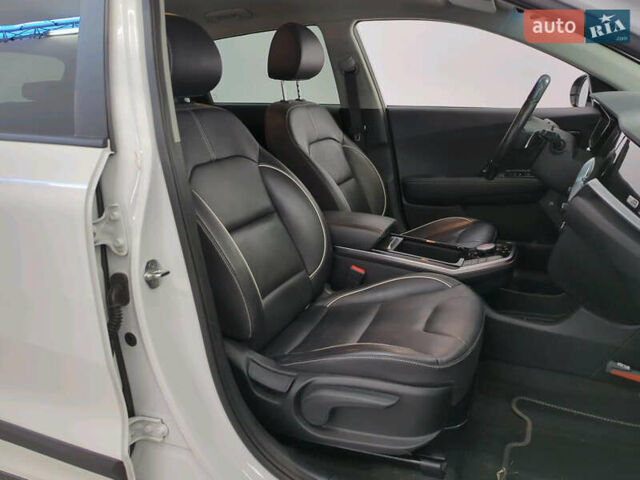 Серый Киа Niro, объемом двигателя 0 л и пробегом 117 тыс. км за 19500 $, фото 7 на Automoto.ua