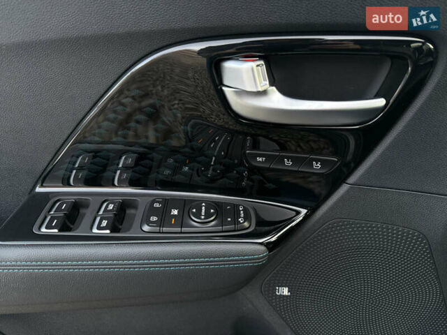 Сірий Кіа Niro, об'ємом двигуна 0 л та пробігом 97 тис. км за 22900 $, фото 5 на Automoto.ua