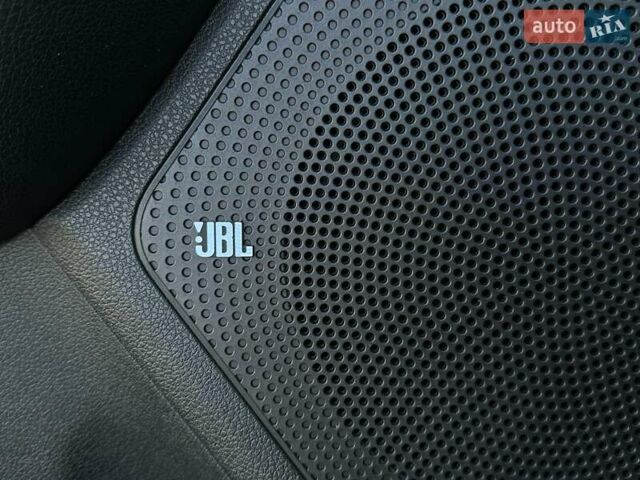 Серый Киа Niro, объемом двигателя 0 л и пробегом 54 тыс. км за 23900 $, фото 7 на Automoto.ua