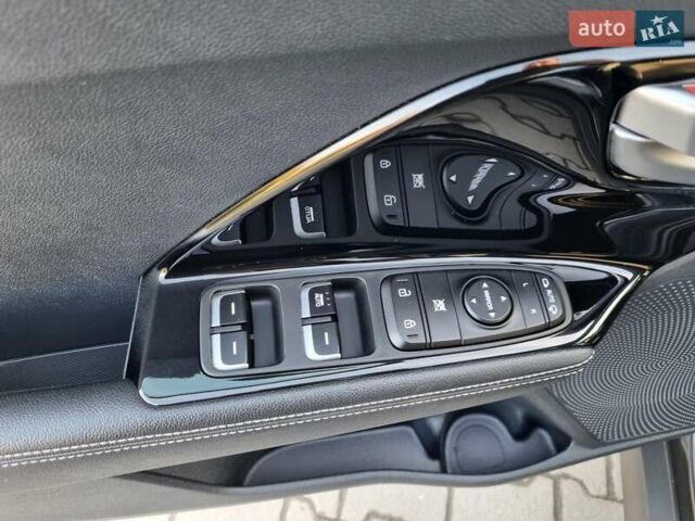 Серый Киа Niro, объемом двигателя 0 л и пробегом 121 тыс. км за 18750 $, фото 19 на Automoto.ua