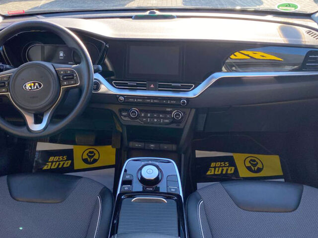 Сірий Кіа Niro, об'ємом двигуна 39 л та пробігом 27 тис. км за 17600 $, фото 9 на Automoto.ua