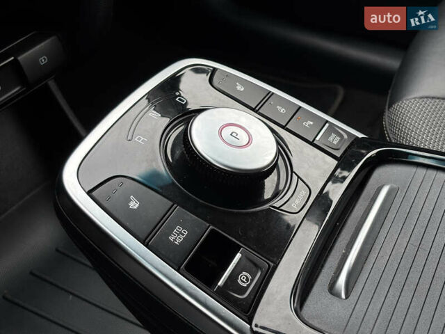 Серый Киа Niro, объемом двигателя 0 л и пробегом 88 тыс. км за 21800 $, фото 14 на Automoto.ua