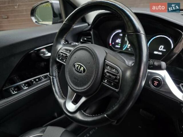 Серый Киа Niro, объемом двигателя 0 л и пробегом 142 тыс. км за 17999 $, фото 36 на Automoto.ua
