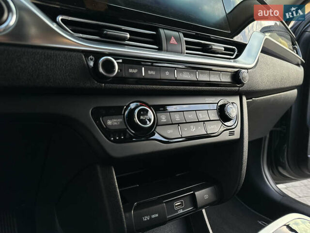 Серый Киа Niro, объемом двигателя 0 л и пробегом 38 тыс. км за 19999 $, фото 46 на Automoto.ua