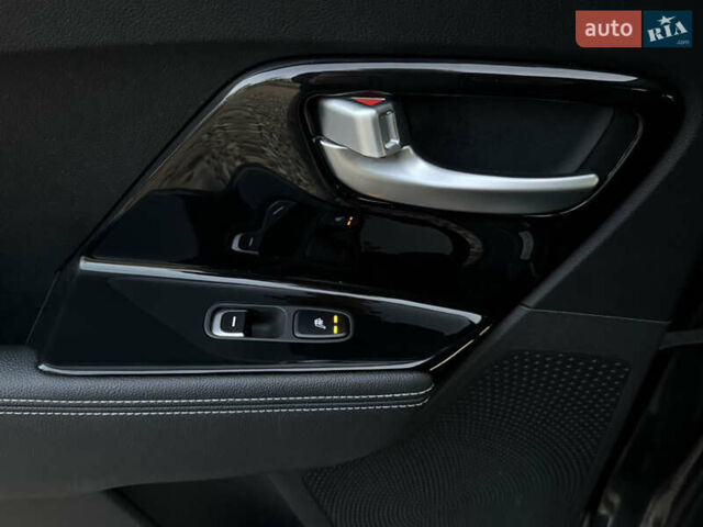 Серый Киа Niro, объемом двигателя 0 л и пробегом 82 тыс. км за 22900 $, фото 77 на Automoto.ua