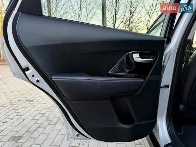 Киа Niro 2021 в Бердичеве на Automoto.ua Серый Киа Niro, объемом двигателя 0 л и пробегом 70 тыс. км за 21350 $, фото 93 на Automoto.ua
