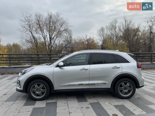 Сірий Кіа Niro, об'ємом двигуна 0 л та пробігом 101 тис. км за 19300 $, фото 5 на Automoto.ua