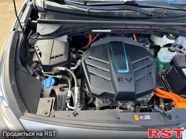 Серый Киа Niro, объемом двигателя 0.15 л и пробегом 258 тыс. км за 18450 $, фото 13 на Automoto.ua