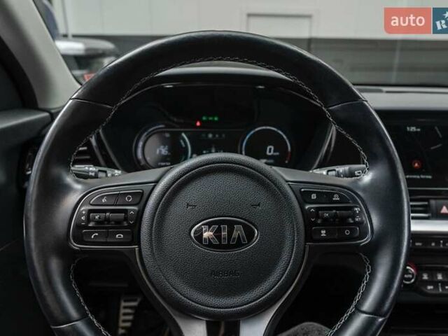 Сірий Кіа Niro, об'ємом двигуна 0 л та пробігом 77 тис. км за 14950 $, фото 11 на Automoto.ua