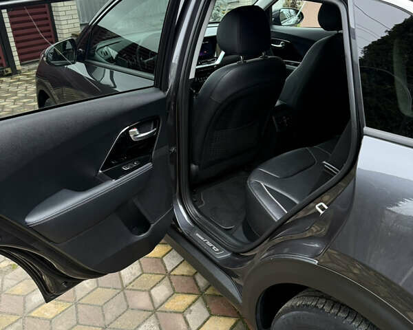 Сірий Кіа Niro, об'ємом двигуна 0 л та пробігом 50 тис. км за 22300 $, фото 68 на Automoto.ua