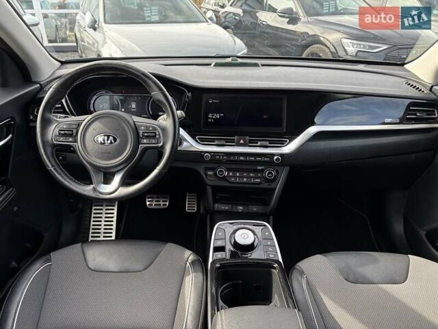 Серый Киа Niro, объемом двигателя 0 л и пробегом 67 тыс. км за 22400 $, фото 10 на Automoto.ua