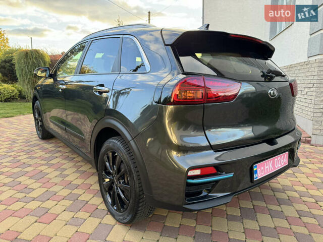Серый Киа Niro, объемом двигателя 0 л и пробегом 117 тыс. км за 19300 $, фото 2 на Automoto.ua