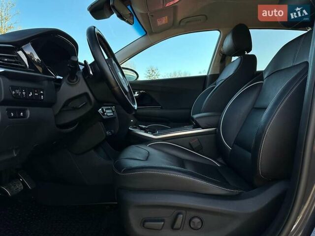 Сірий Кіа Niro, об'ємом двигуна 0 л та пробігом 100 тис. км за 21900 $, фото 38 на Automoto.ua