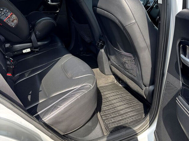 Серый Киа Niro, объемом двигателя 0.15 л и пробегом 258 тыс. км за 18450 $, фото 9 на Automoto.ua