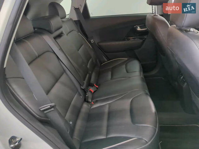 Серый Киа Niro, объемом двигателя 0 л и пробегом 117 тыс. км за 19500 $, фото 8 на Automoto.ua