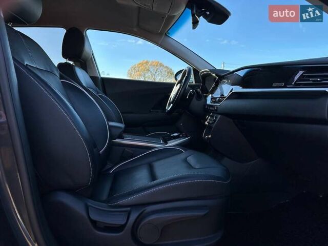 Сірий Кіа Niro, об'ємом двигуна 0 л та пробігом 100 тис. км за 21900 $, фото 86 на Automoto.ua