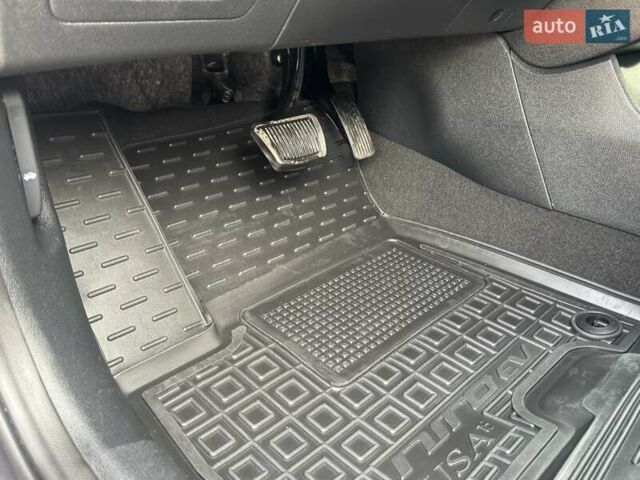 Сірий Кіа Niro, об'ємом двигуна 0 л та пробігом 99 тис. км за 18450 $, фото 45 на Automoto.ua