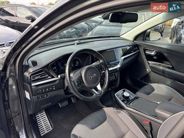 Серый Киа Niro, объемом двигателя 0 л и пробегом 67 тыс. км за 22400 $, фото 28 на Automoto.ua