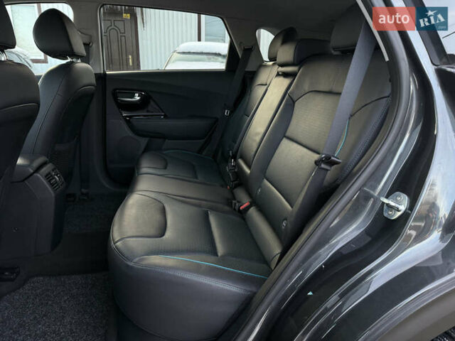 Сірий Кіа Niro, об'ємом двигуна 0 л та пробігом 97 тис. км за 22900 $, фото 78 на Automoto.ua