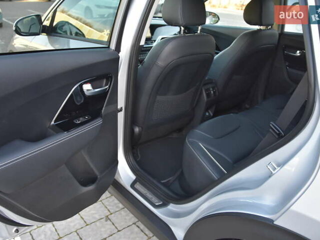 Серый Киа Niro, объемом двигателя 0 л и пробегом 23 тыс. км за 24590 $, фото 31 на Automoto.ua