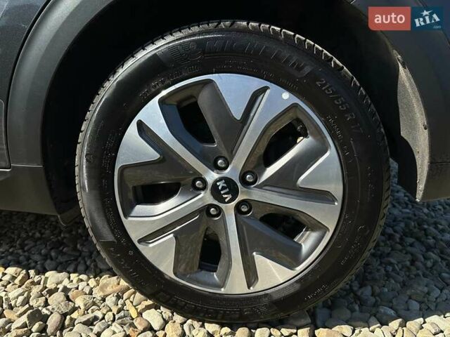 Серый Киа Niro, объемом двигателя 0 л и пробегом 97 тыс. км за 22200 $, фото 25 на Automoto.ua
