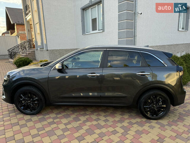 Серый Киа Niro, объемом двигателя 0 л и пробегом 117 тыс. км за 19300 $, фото 4 на Automoto.ua
