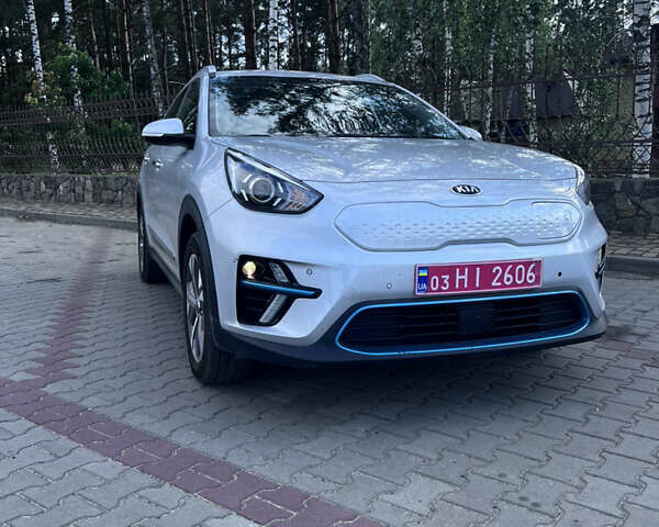 Серый Киа Niro, объемом двигателя 0 л и пробегом 102 тыс. км за 19200 $, фото 4 на Automoto.ua